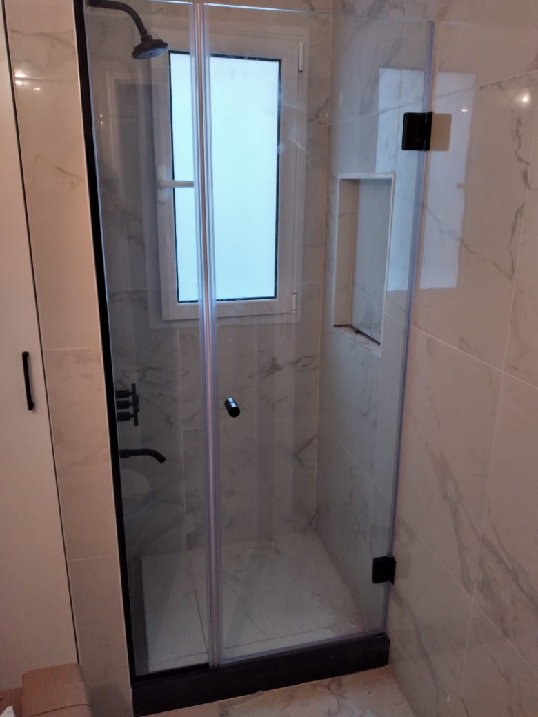 Puertas rebatibles de vidrio templado